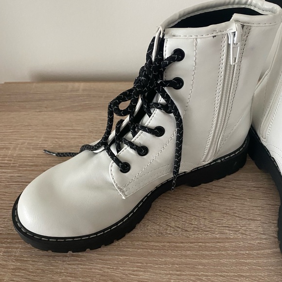 Steve Madden Boots - Picture 4 of 5